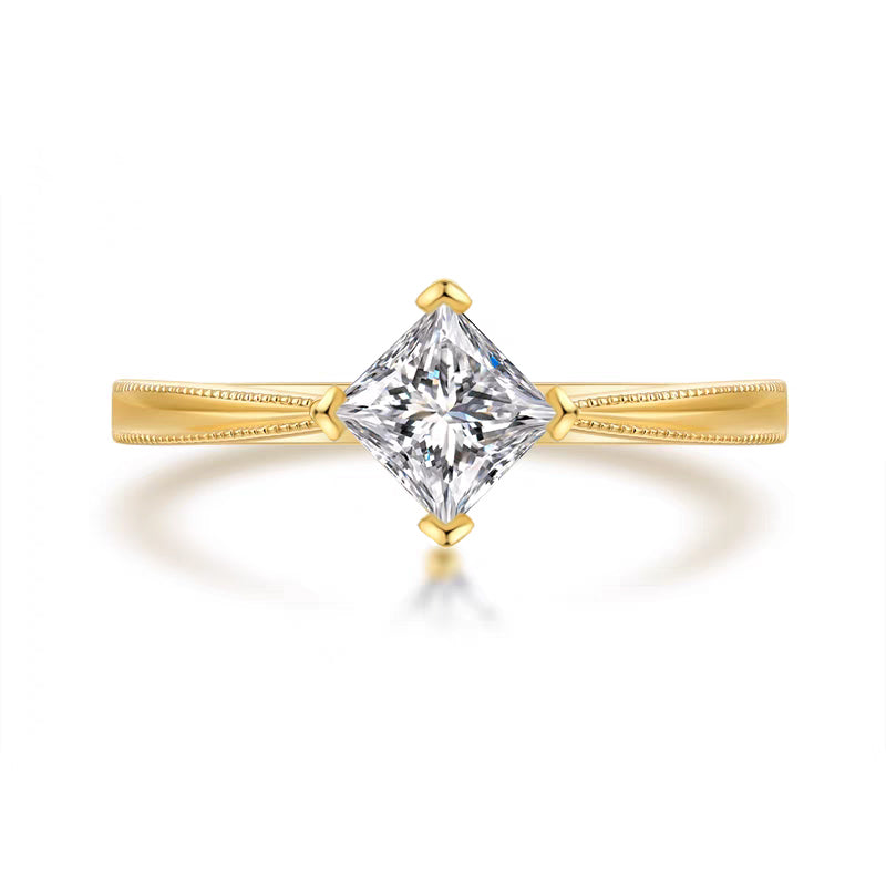 Anillo con diamante corte princesa (1.031 ct- 1.034 ct)