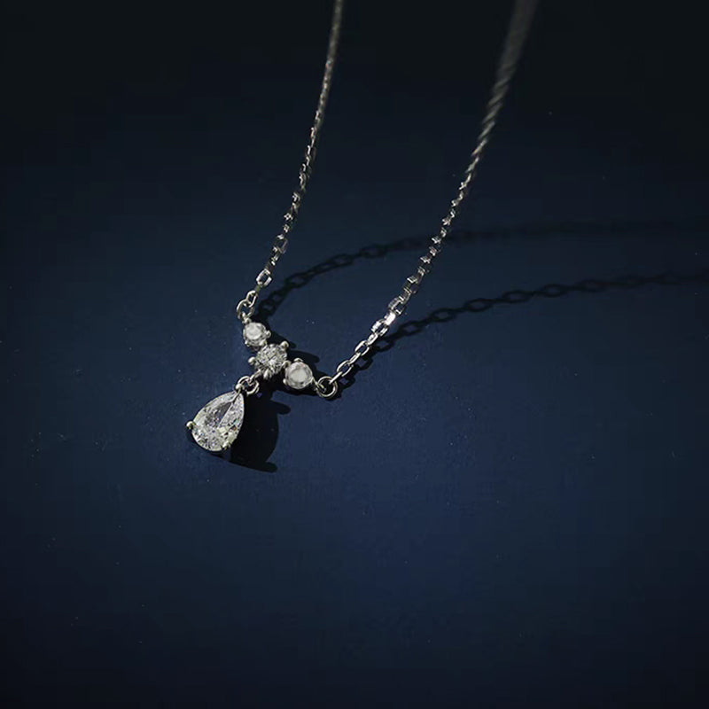 Cadena con dije con diamante (0.654 ct- 1.253 ct)