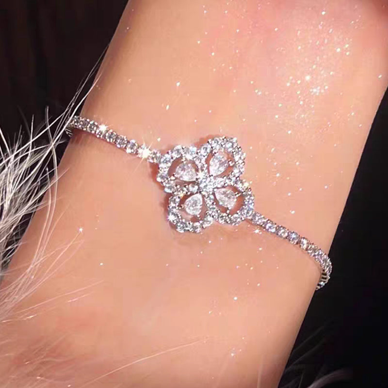 Pulso con charm con diamante (3.963 ct- 4.23 ct)