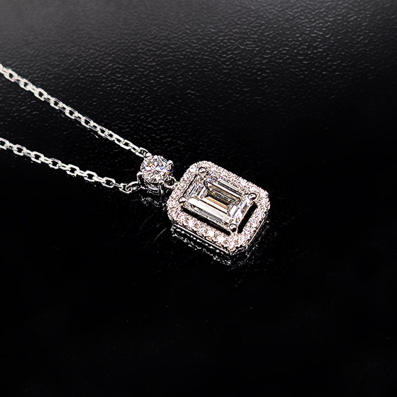 Cadena con dije con diamante (0.697 ct- 0.72 ct)