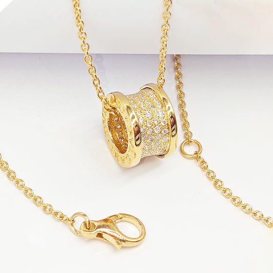 Cadena con dije con diamante (0.878 ct)
