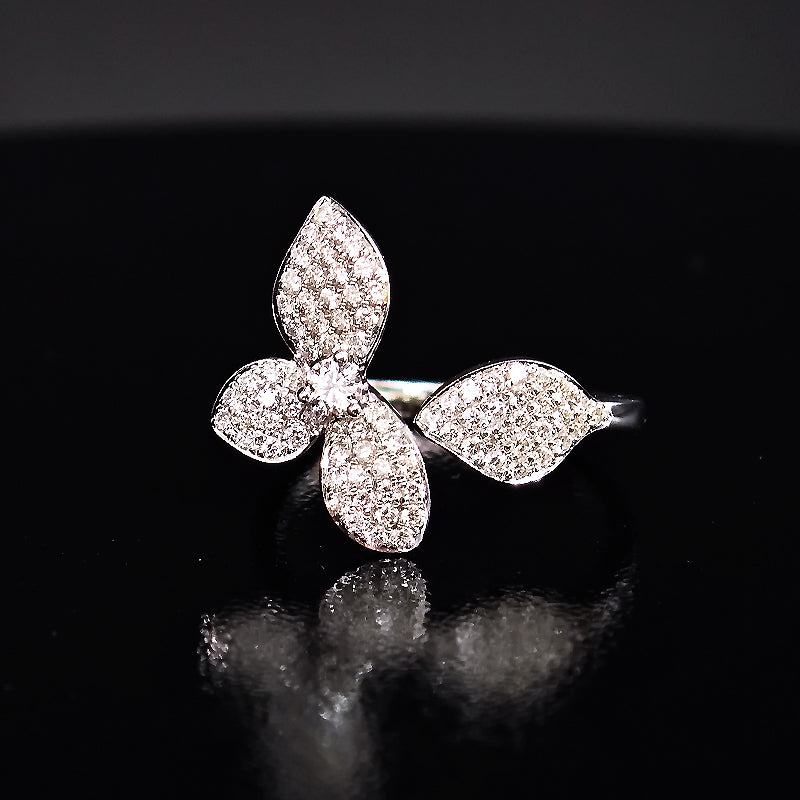 Anillo estilo hojas con diamantes (0.506 ct)