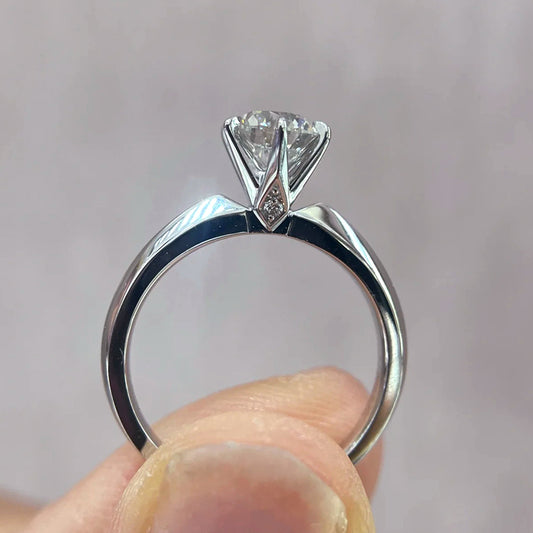 Anillo  tradicional con diamante redondo (0.51 ct- 1.085 ct)