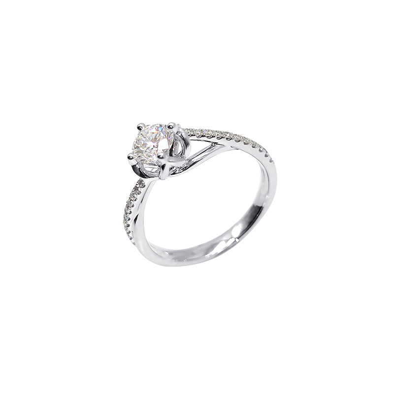 Anillo tradicional con diamante redondo (0.714 ct)