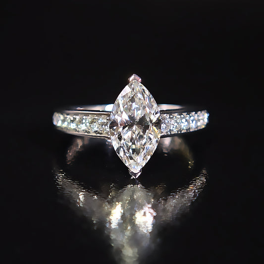 Anillo con diamante corte marquesa (1.87 ct)