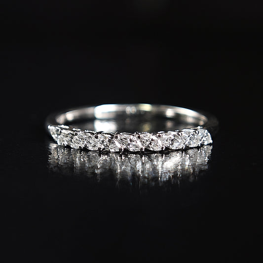 Churumbela con diamantes corte marquesa (0.224 ct- 0.229 ct)
